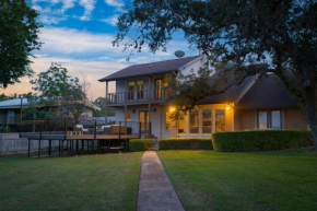 Travis by AvantStay Waterfront Lake Retreat